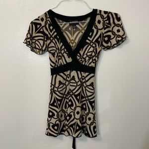 Hot tempered small black white & yellow top with belted back v neck blouse